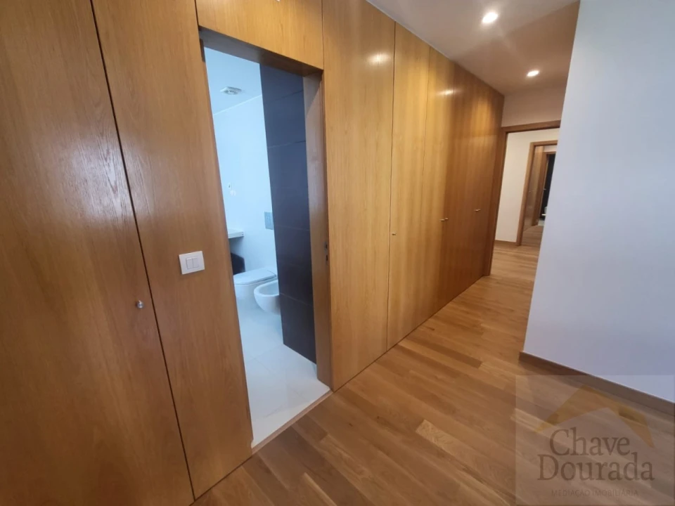 Apartamento T4 para Arrendamento em Sé Nova, Santa Cruz, Almedina e São Bartolomeu Foto 9