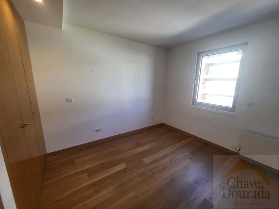 Apartamento T4 para Arrendamento em Sé Nova, Santa Cruz, Almedina e São Bartolomeu Foto 12