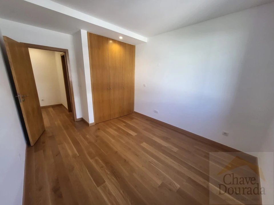 Apartamento T4 para Arrendamento em Sé Nova, Santa Cruz, Almedina e São Bartolomeu Foto 17