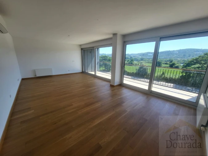 Apartamento T4 para Arrendamento em Sé Nova, Santa Cruz, Almedina e São Bartolomeu Foto 2