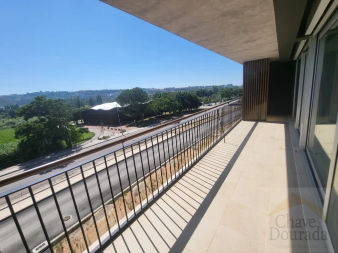 Apartamento T4 para Arrendamento em Sé Nova, Santa Cruz, Almedina e São Bartolomeu Foto 3