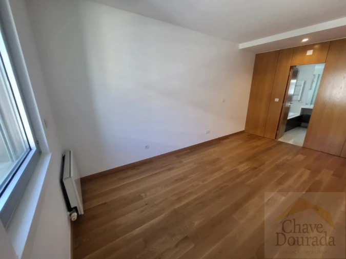 Apartamento T4 para Arrendamento em Sé Nova, Santa Cruz, Almedina e São Bartolomeu Foto 7