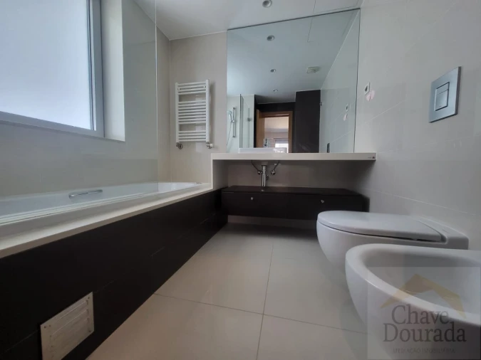 Apartamento T4 para Arrendamento em Sé Nova, Santa Cruz, Almedina e São Bartolomeu Foto 10