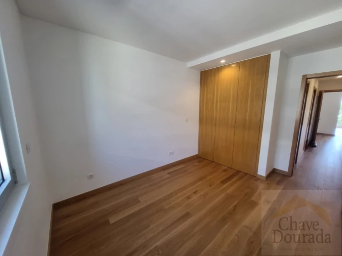 Apartamento T4 para Arrendamento em Sé Nova, Santa Cruz, Almedina e São Bartolomeu Foto 13