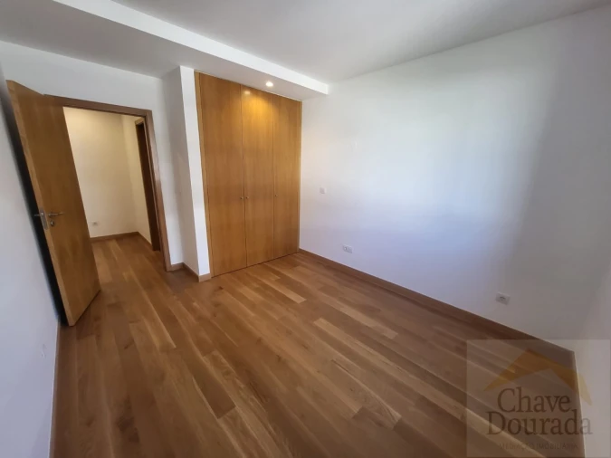 Apartamento T4 para Arrendamento em Sé Nova, Santa Cruz, Almedina e São Bartolomeu Foto 17