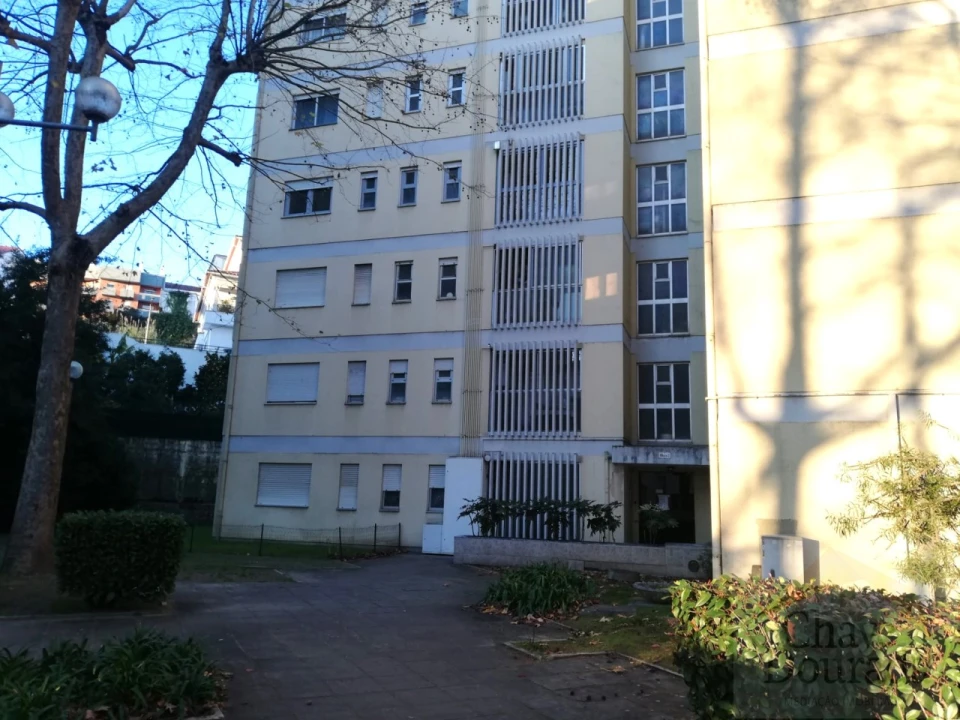 Apartamento T1 para Arrendamento em Santo Antonio dos Olivais Foto 10