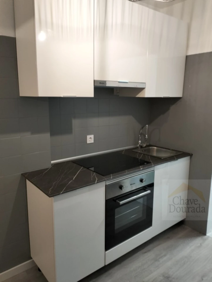 Apartamento T1 para Arrendamento em Santo Antonio dos Olivais Foto 2