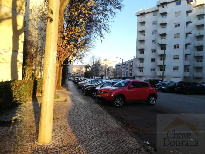 Apartamento T1 para Arrendamento em Santo Antonio dos Olivais Foto 6