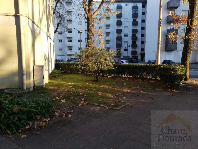 Apartamento T1 para Arrendamento em Santo Antonio dos Olivais Foto 8