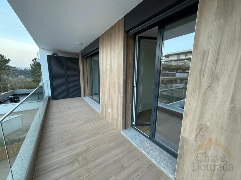 Apartamento T1 para Arrendamento em Santo Antonio dos Olivais Foto 6