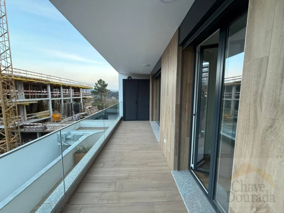 Apartamento T1 para Arrendamento em Santo Antonio dos Olivais Foto 8