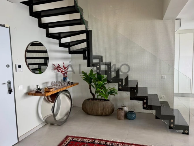 Apartamento T4 para Venda em Quarteira Foto 9