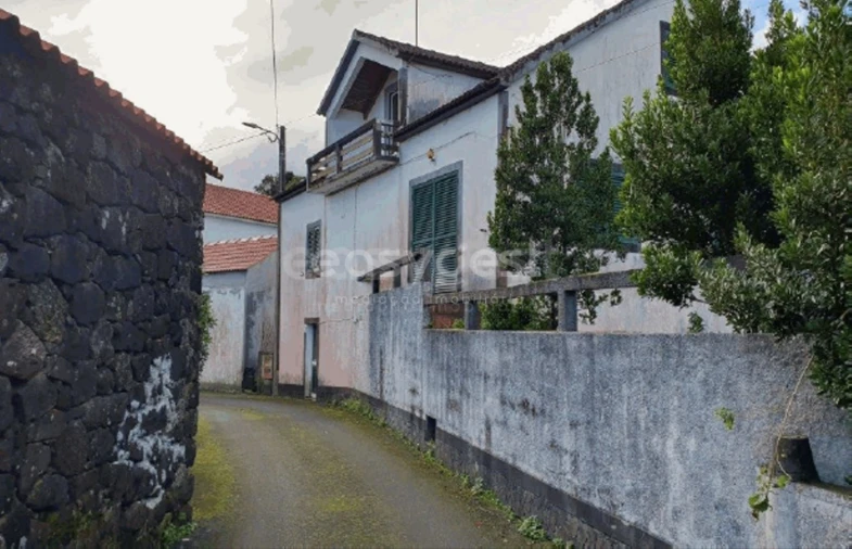 Moradia T4 para Venda em Santo Antonio Foto 1