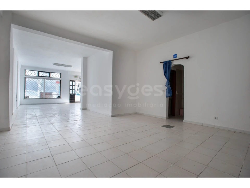 Loja para Venda em Monte Gordo Foto 1