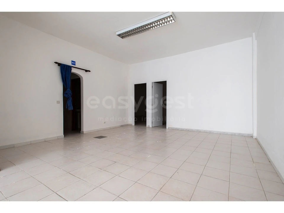 Loja para Venda em Monte Gordo Foto 3