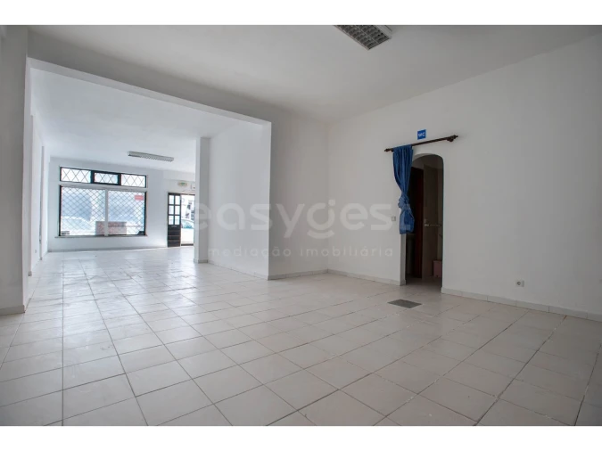 Loja para Venda em Monte Gordo Foto 1