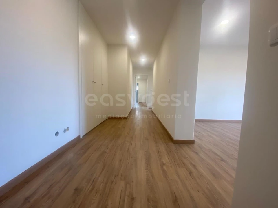 Apartamento T3 para Venda em Santo Antonio dos Olivais Foto 3