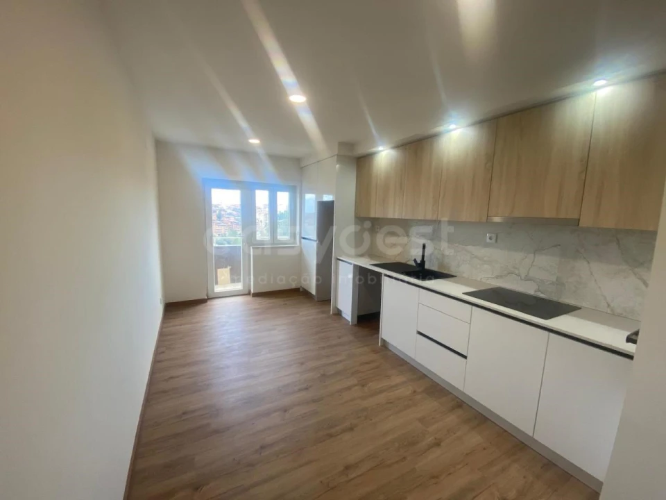 Apartamento T3 para Venda em Santo Antonio dos Olivais Foto 5