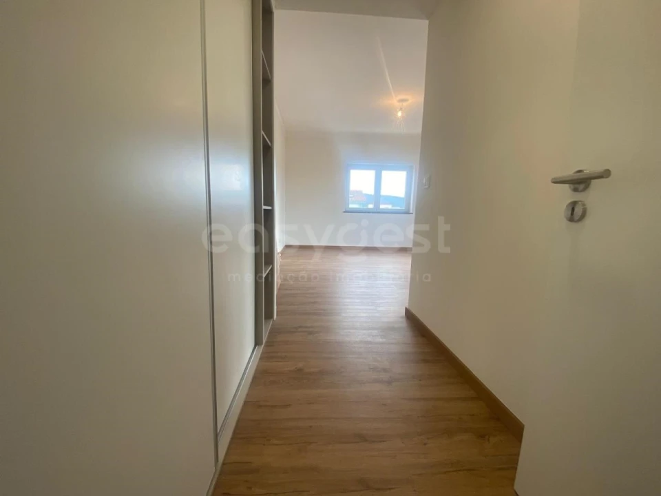 Apartamento T3 para Venda em Santo Antonio dos Olivais Foto 12