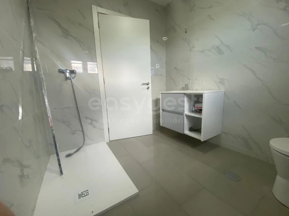 Apartamento T3 para Venda em Santo Antonio dos Olivais Foto 17