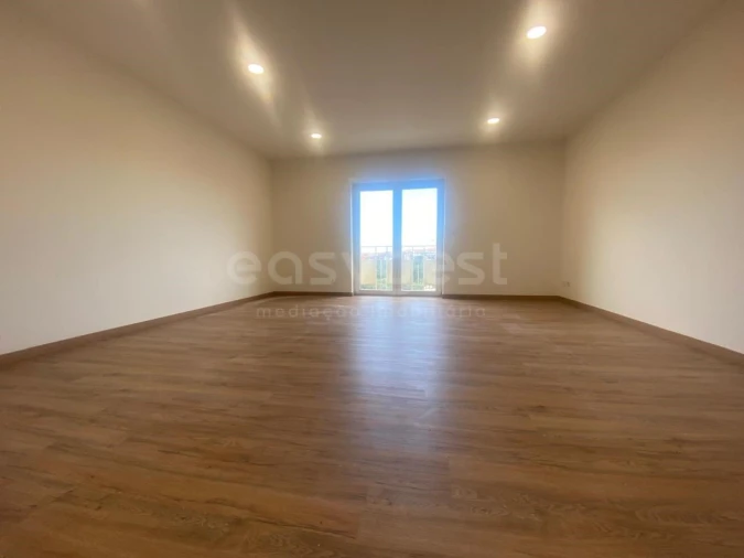 Apartamento T3 para Venda em Santo Antonio dos Olivais Foto 2