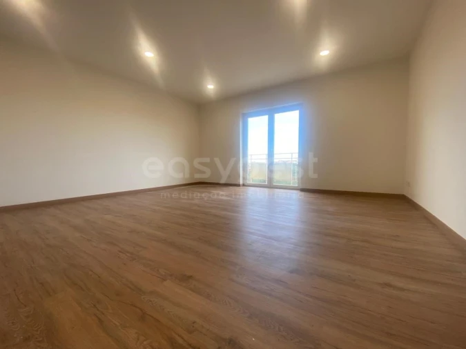 Apartamento T3 para Venda em Santo Antonio dos Olivais Foto 6