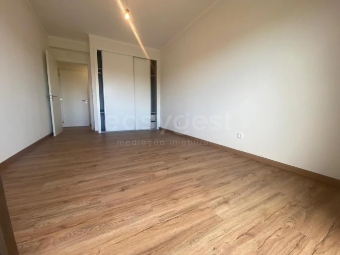 Apartamento T3 para Venda em Santo Antonio dos Olivais Foto 8