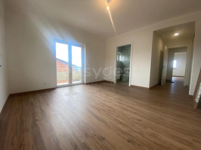 Apartamento T3 para Venda em Santo Antonio dos Olivais Foto 13