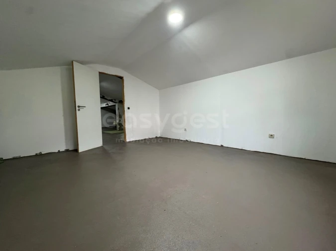 Moradia T3 para Venda em Serpins Foto 45