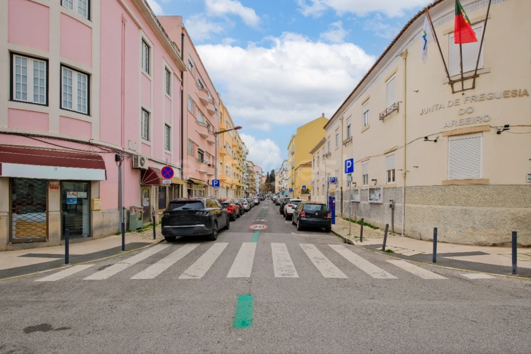 Apartamento T3 para Venda em Areeiro Foto 4