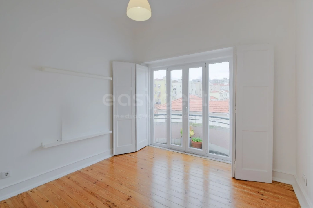 Apartamento T3 para Venda em Areeiro Foto 12