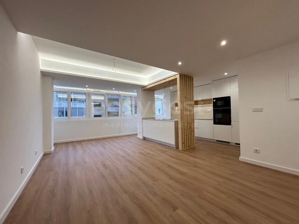 Apartamento T2 para Venda em São Domingos de Benfica Foto 3