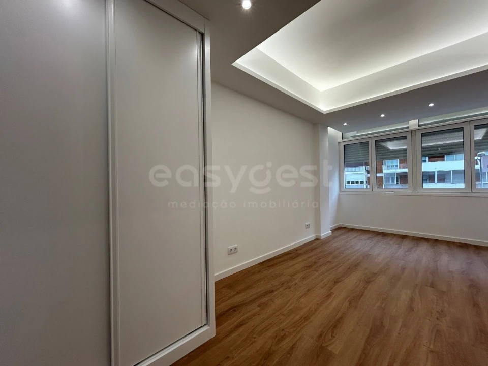 Apartamento T2 para Venda em São Domingos de Benfica Foto 13