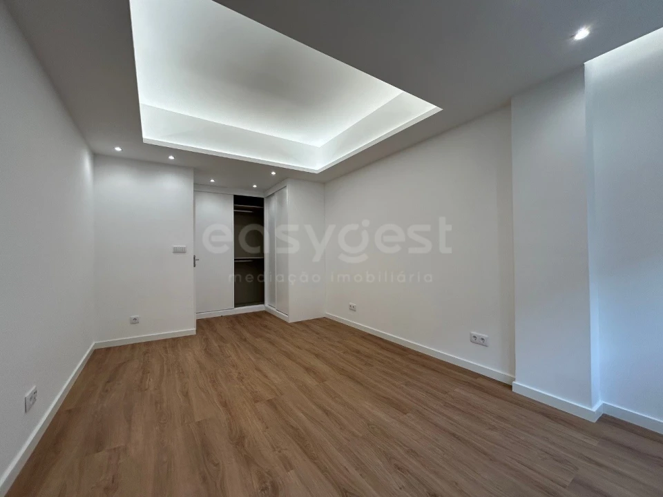 Apartamento T2 para Venda em São Domingos de Benfica Foto 1