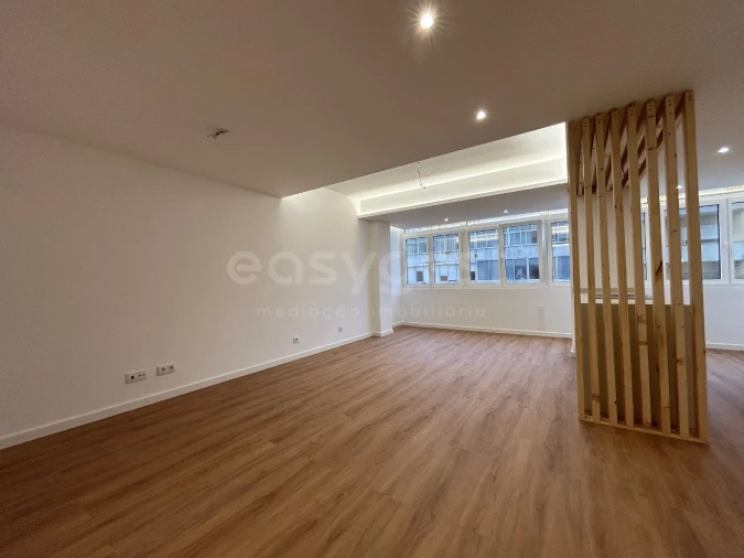 Apartamento T2 para Venda em São Domingos de Benfica Foto 4
