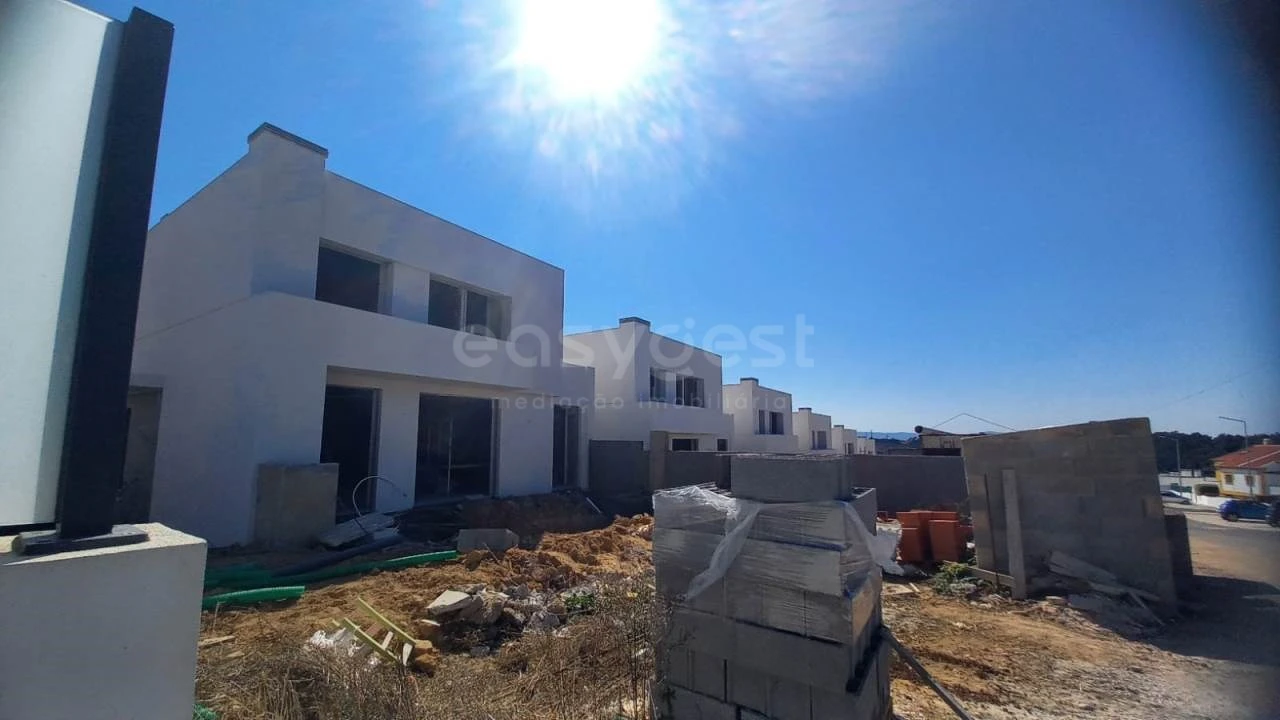 Moradia T4 para Venda em Mafra Foto 1