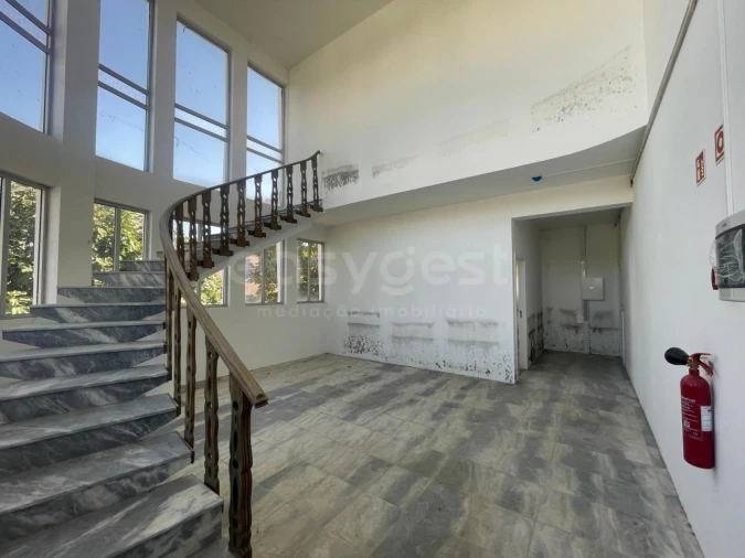 Armazém para Venda em Mangualde, Mesquitela e Cunha Alta Foto 2