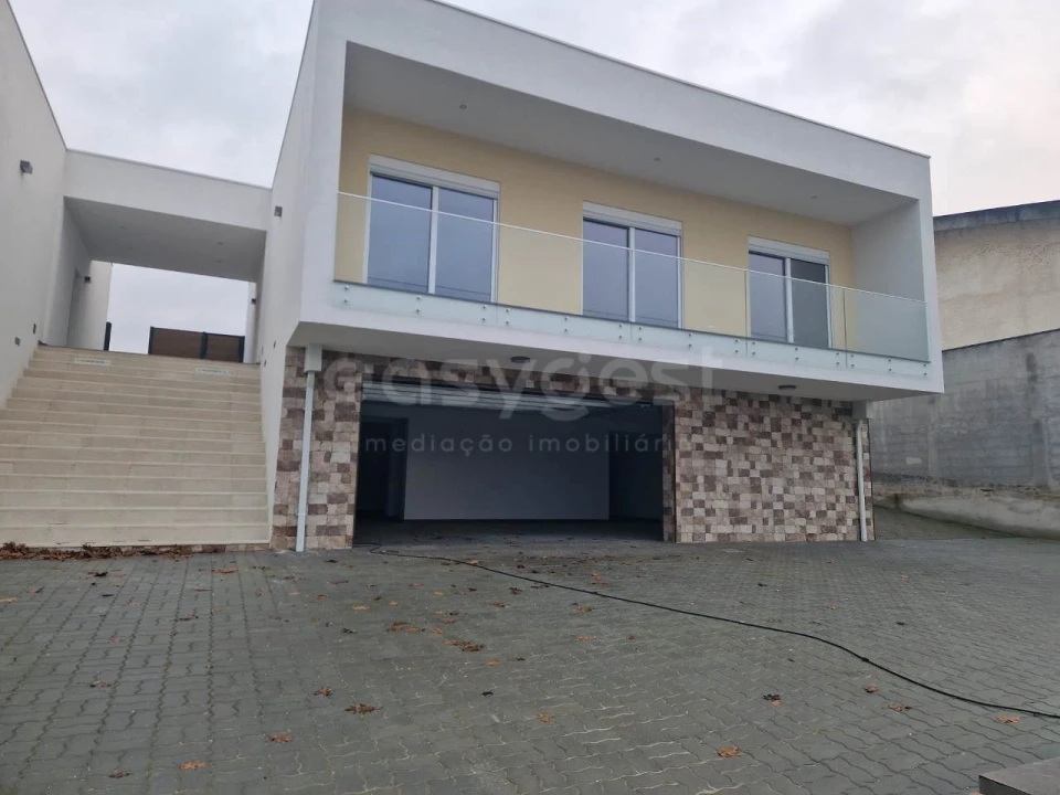 Moradia T3 para Venda em Arcos e Mogofores Foto 1