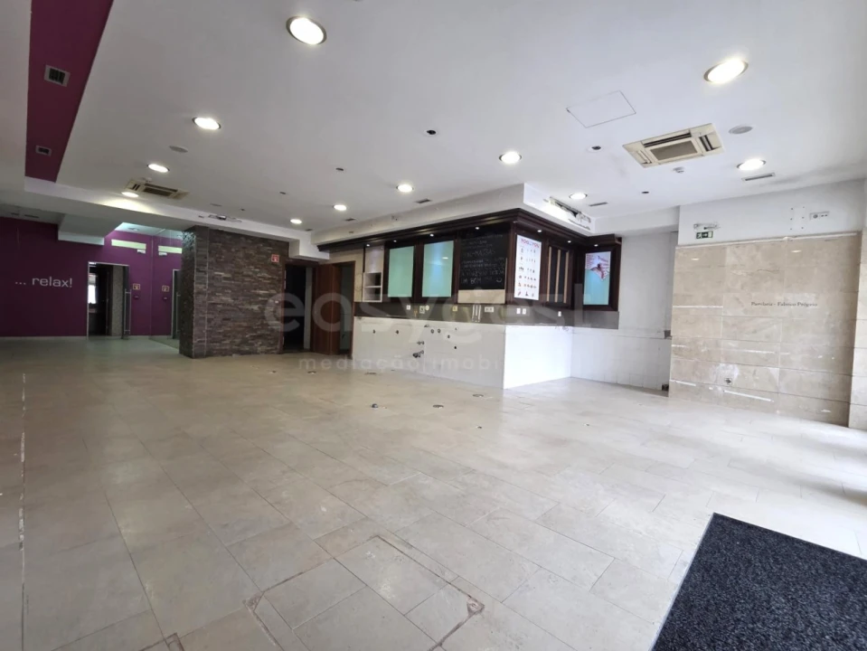 Loja para Arrendamento em Alto do Seixalinho, Santo André e Verderena Foto 1