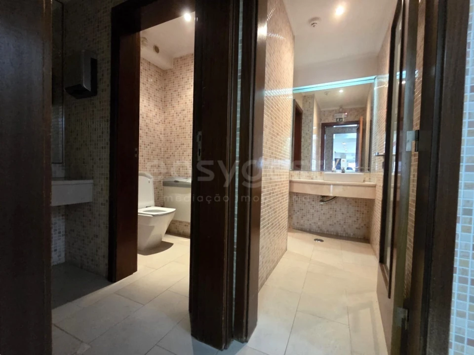 Loja para Arrendamento em Alto do Seixalinho, Santo André e Verderena Foto 4