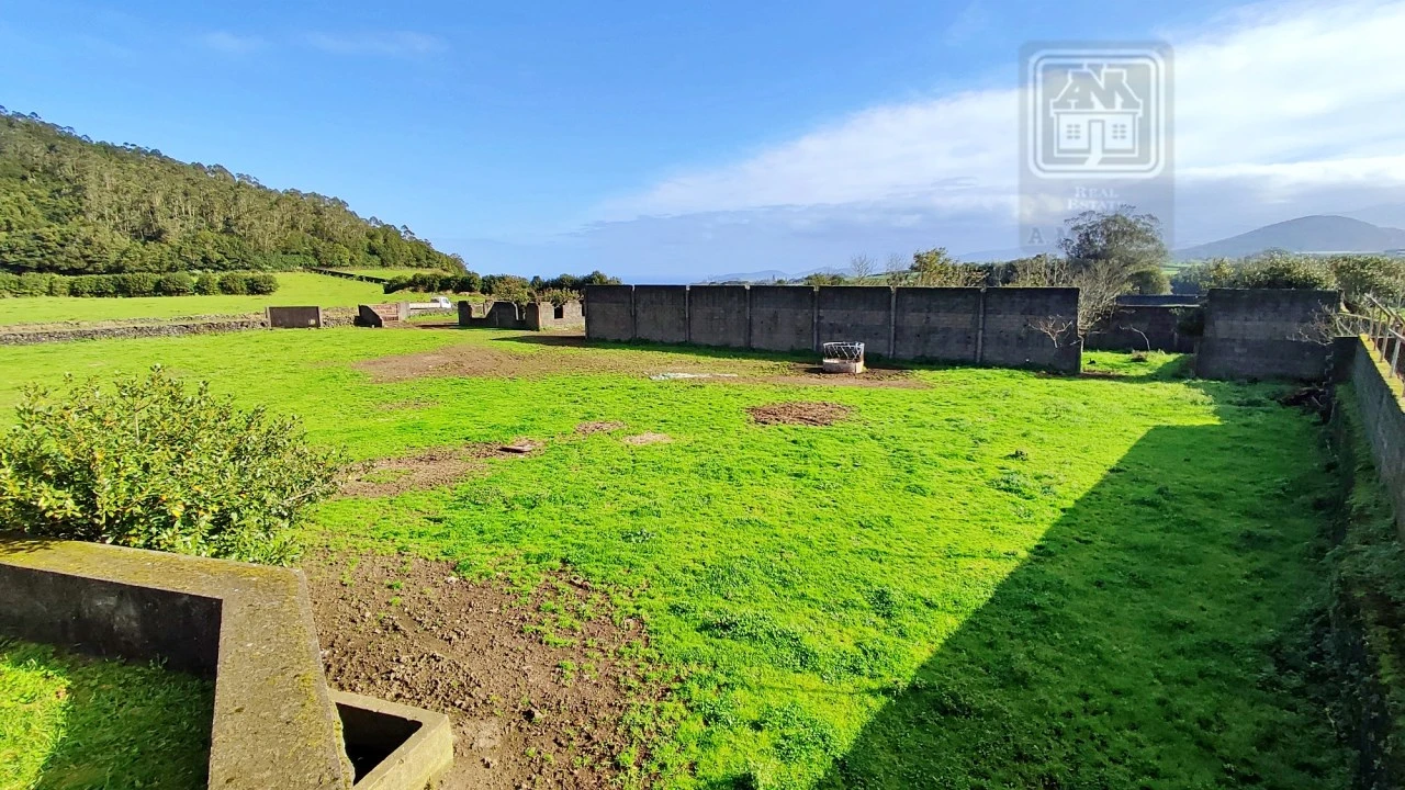 Terreno para Venda em Pico da Pedra Foto 7