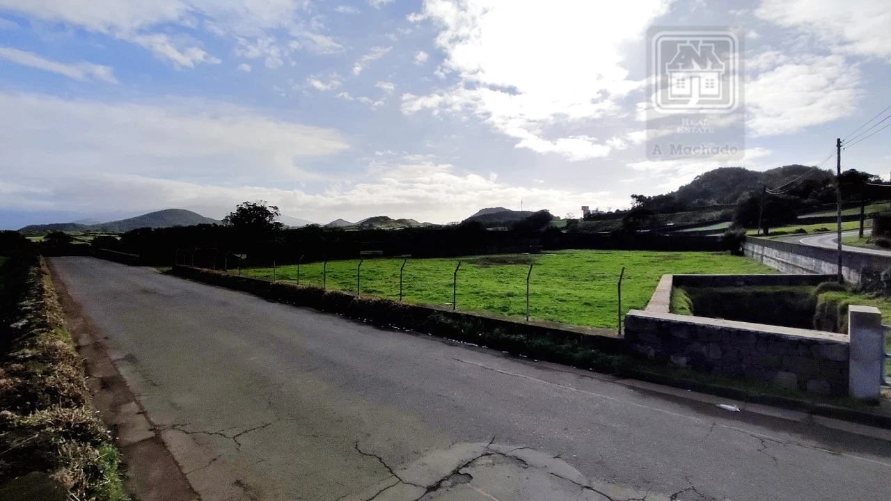Terreno para Venda em Pico da Pedra Foto 12