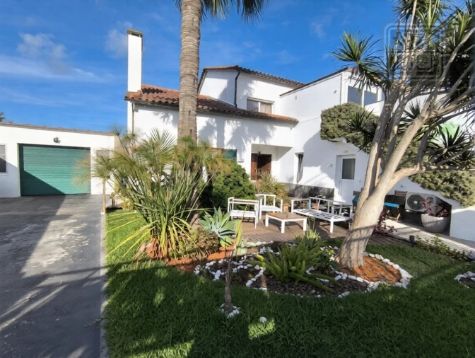 Moradia T7 para Venda em Fenais da Luz Foto 5