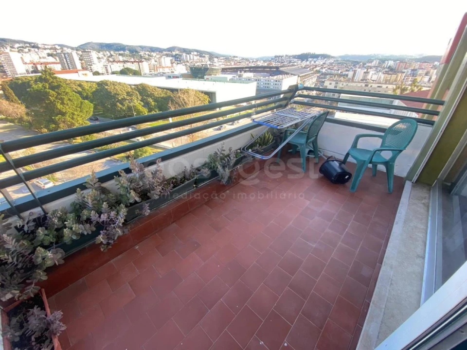 Apartamento T2 para Arrendamento em Sé Nova, Santa Cruz, Almedina e São Bartolomeu Foto 10