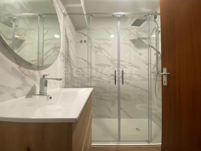 Apartamento T2 para Arrendamento em Sé Nova, Santa Cruz, Almedina e São Bartolomeu Foto 8