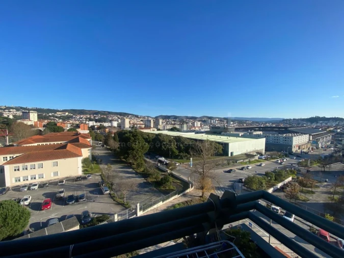 Apartamento T2 para Arrendamento em Sé Nova, Santa Cruz, Almedina e São Bartolomeu Foto 13