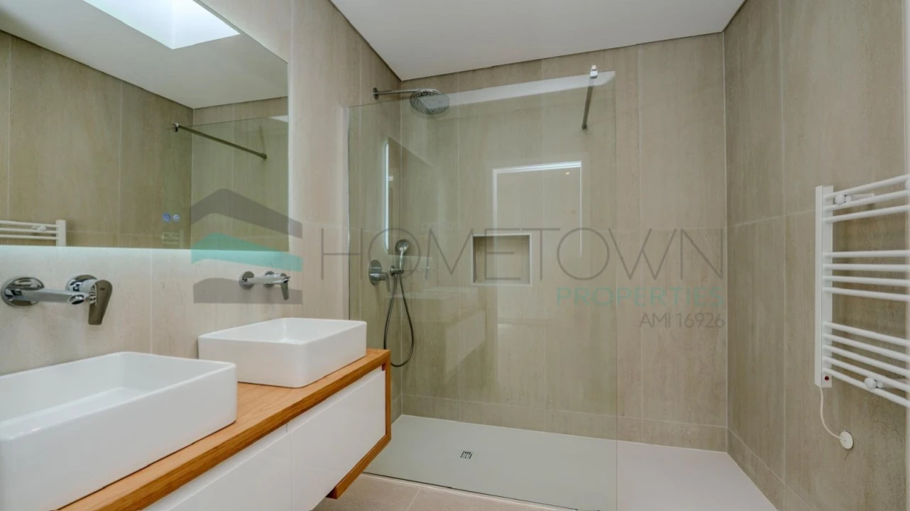 Moradia T3 para Venda em Quarteira Foto 10