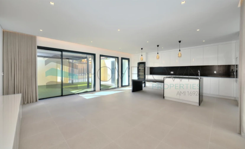 Moradia T3 para Venda em Quarteira Foto 1