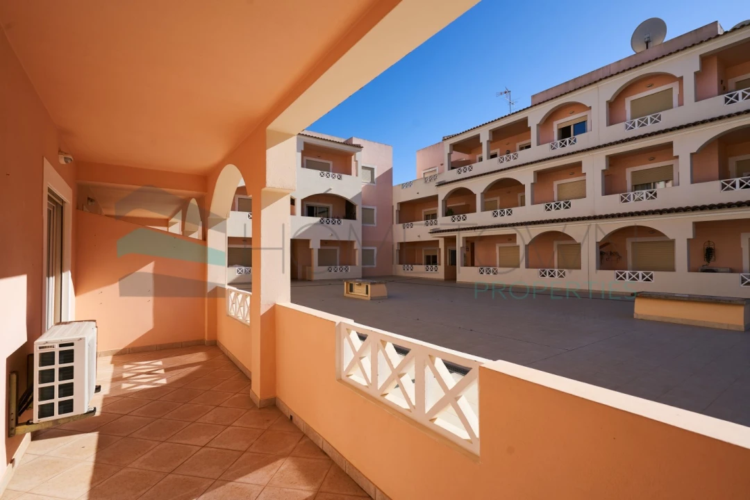 Apartamento T2 para Venda em Quarteira Foto 18