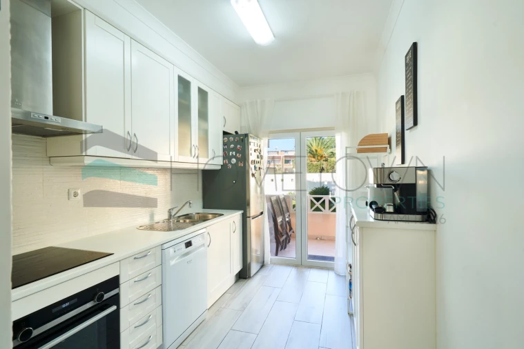 Apartamento T2 para Venda em Quarteira Foto 11